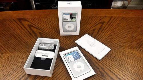 iPod classic 2007 gen 6 80 gb Silver - Picture 2 of 8