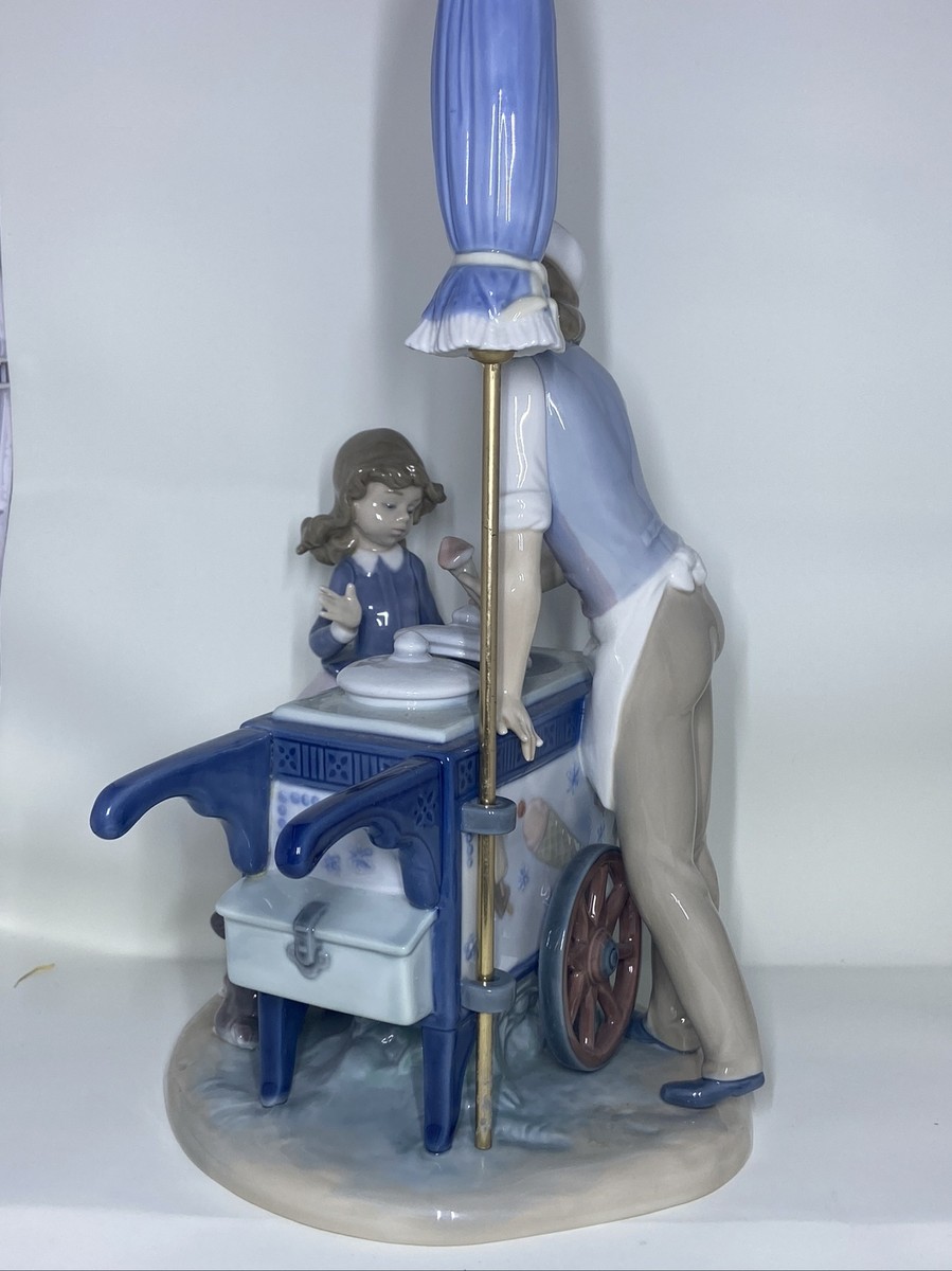 LLADRO Porcelain Figurine Ice Cream Vendor #5325 Retired No LLADRO Porcelain Figurine Ice Cream Vendor #5325 Retired No