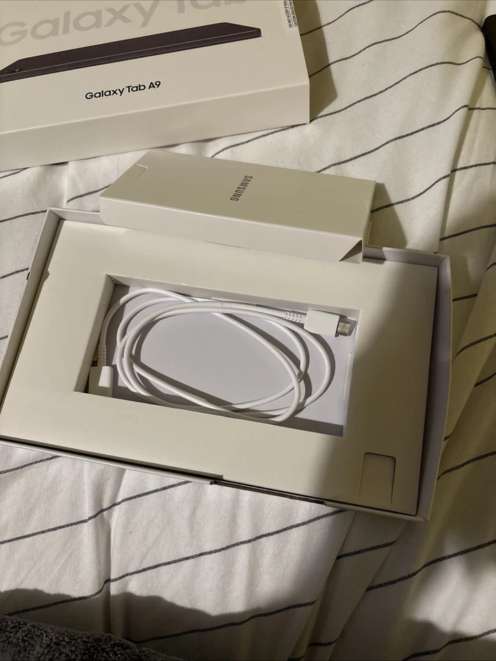 Samsung Galaxy Tab A9 SM-X110 Tablet - Image 2 of 4