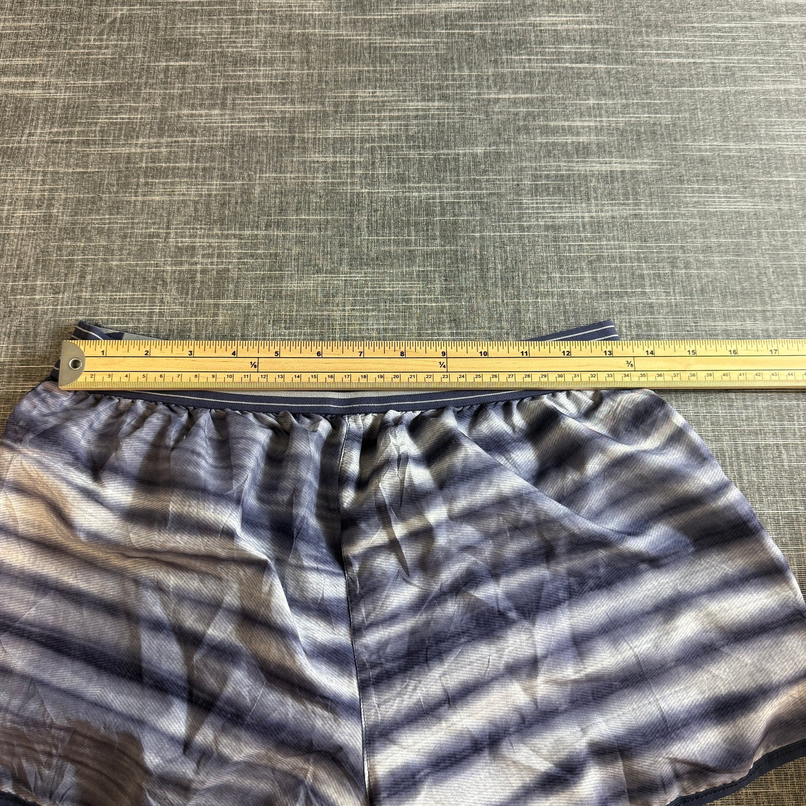 Under Armour Women's Striped Athletic Shorts Size M Blue Grey image 5