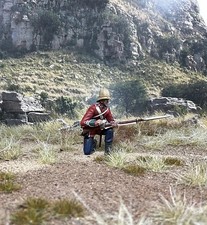 BRITAINS ANGLO ZULU WAR 20222 BRITISH 24TH REGIMENT OF FOOT KNEELING LOADING