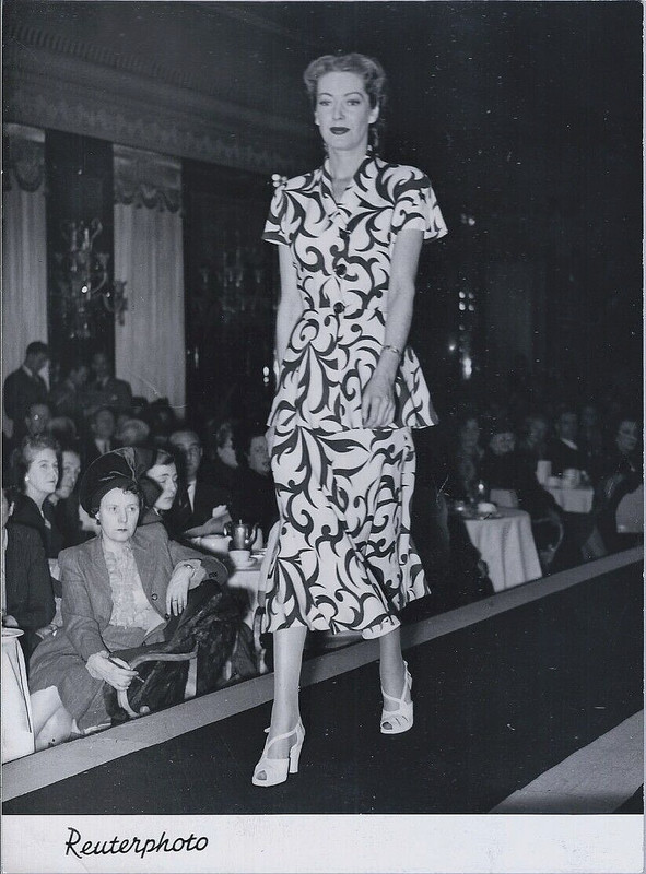 Reuters 1948 Photograph "Springing Into Fashion" Reuterphoto of London Show