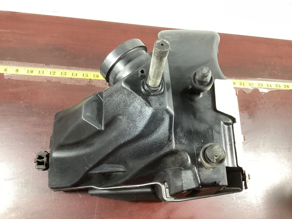 Caja de filtro de filtro de aire Audi A4 2009-2012 8K0 133 837BJ OEM. Foto 2 de 4