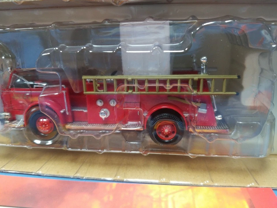 CORGI HEROES UNDER FIRE AMERICAN LAFRANCE 700 OPEN CAB WASHINGTON, DC NEW - Image 3 of 4