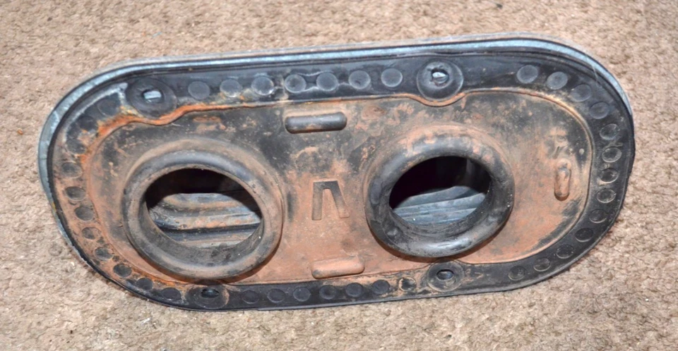 1996-1998 TOYOTA TACOMA 5 SPEED MANUAL 4X4 GEAR SHIFT RUBBER BOOT TRIM AUTHENTIC - Image 2 of 4