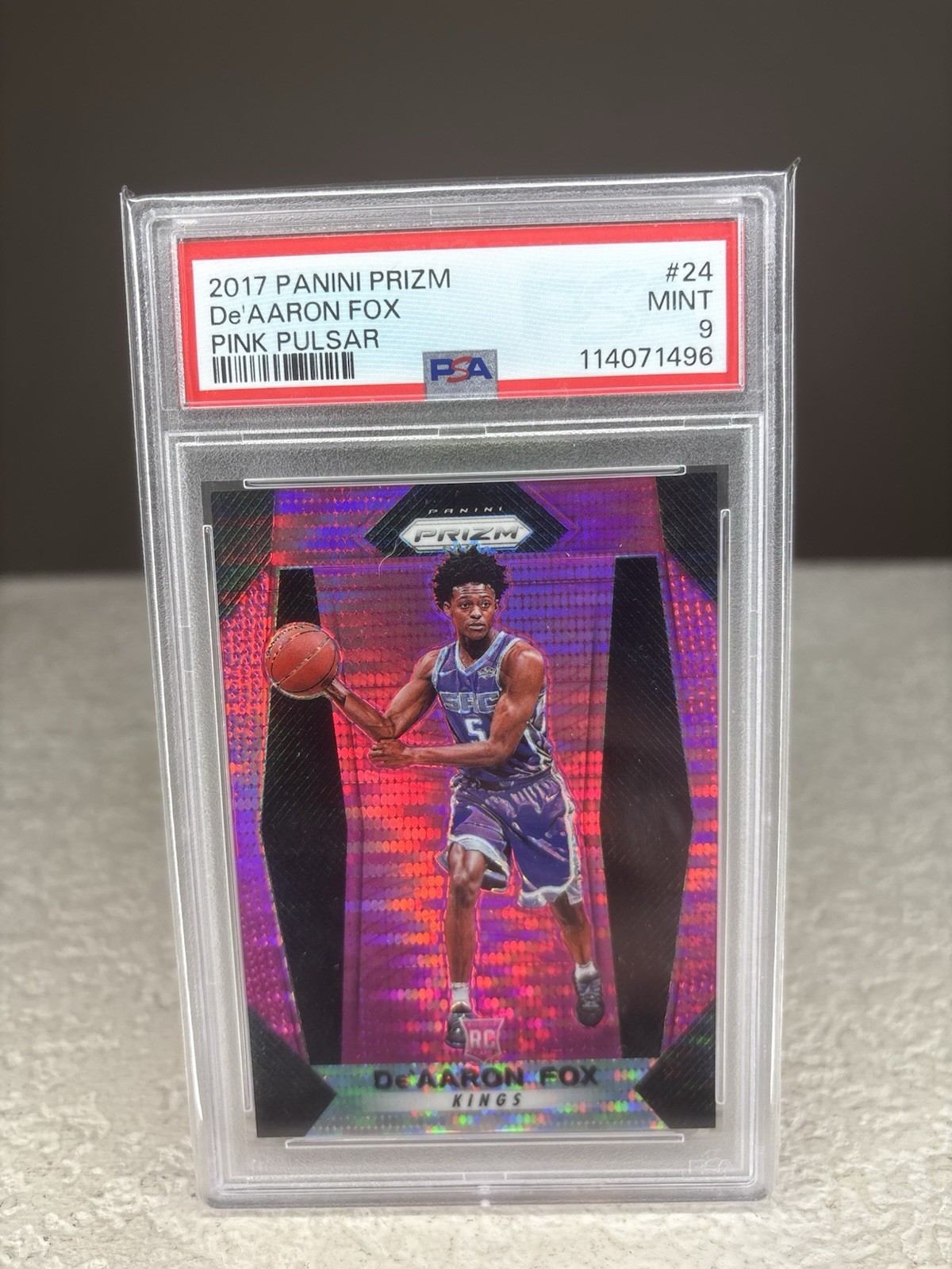 2017-18 Panini Prizm - De'Aaron Fox #24 Pink Pulsar Prizm /42 (RC)