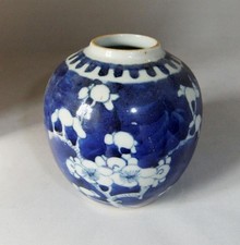 Small C.19th Antique Chinese Porcelain Vase Blue & White Prunus Pattern: 10.5 cm