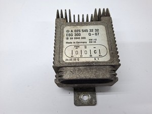 Mercedes W414 - Steuergerät Lüftersteuergerät A0255453232 (02)
