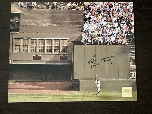 Willie Mays Autographed “Giants” Signed 8x10 Photo.HOF. COA
