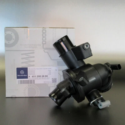 MERCEDES BENZ Alloggiamento termostato acqua raffreddamento originale Mercedes W204 W212 CDI SOLO motore OM651