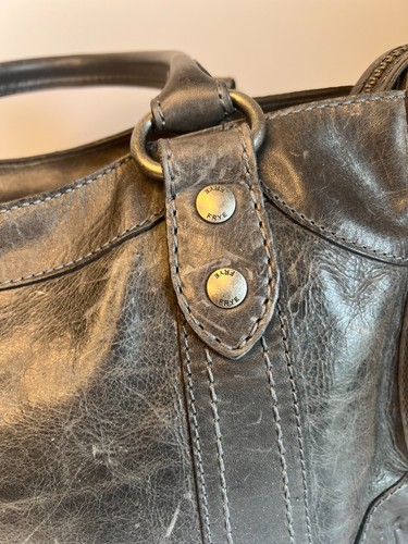 Cartera para mujer Frye Melissa de cuero envejecido gris con correa y bolsa antipolvo - Imagen 3 de 17