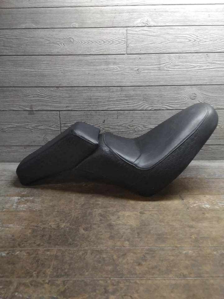 Sillín de dos asientos delanteros Harley-Davidson Softail 84-99, 18-25 Foto 3 de 4