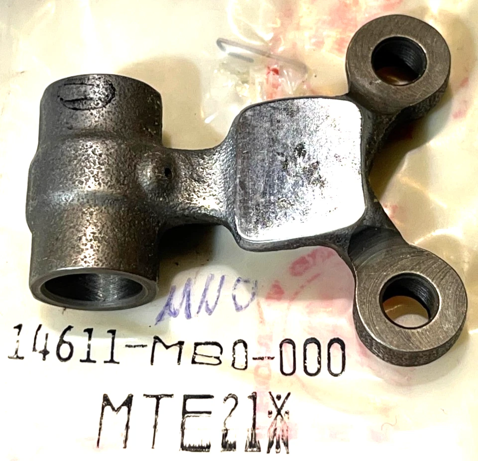 Kipphebel Schlepphebel Honda VF 750 C 14611-MB0-000 - Photo 1/1