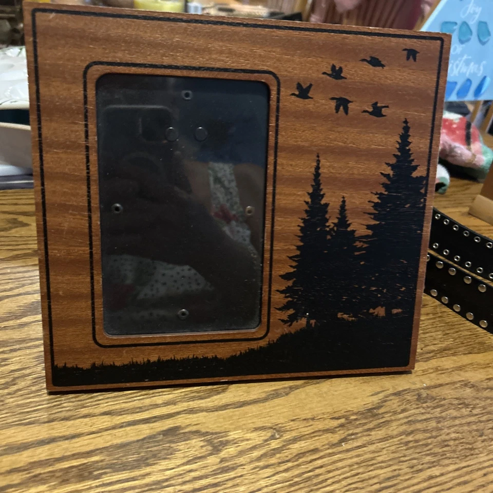 Nuevo marco de fotos exterior Bosque Woods Bear.  Tiene capacidad para foto de 4x6 Foto 2 de 4