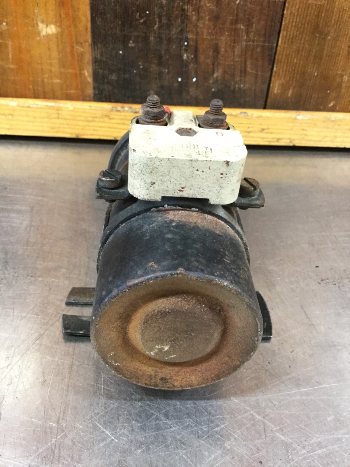 Alfa Romeo Spider Ferrari • Original Ignition Coil w/ Bracket. Used. KAR1130