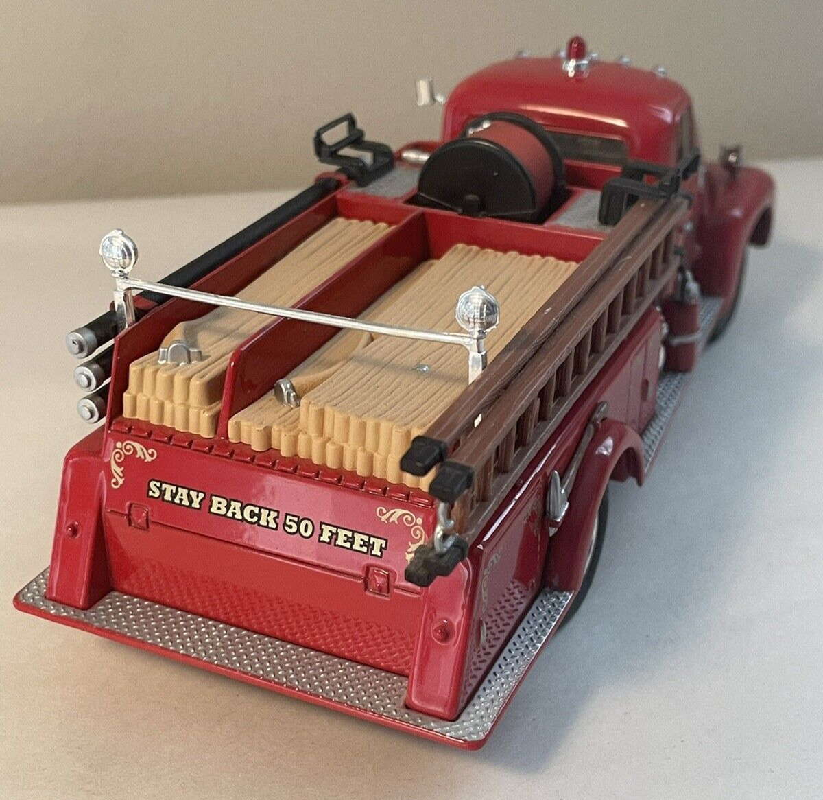First Gear 1/34 - Camion De Pompiers International R-190 1957 - Bernville FD - Occasion