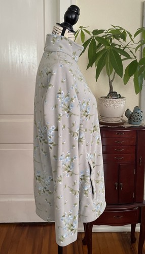 Lands End Women’s Pale Gray Floral Anyweather Fleece Full Zip Jacket Pockets M - Picture 4 of 14