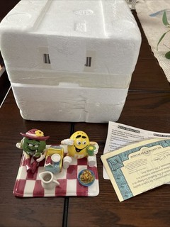 Bradford Exchange M & M Salt And Pepper Shakers Summer