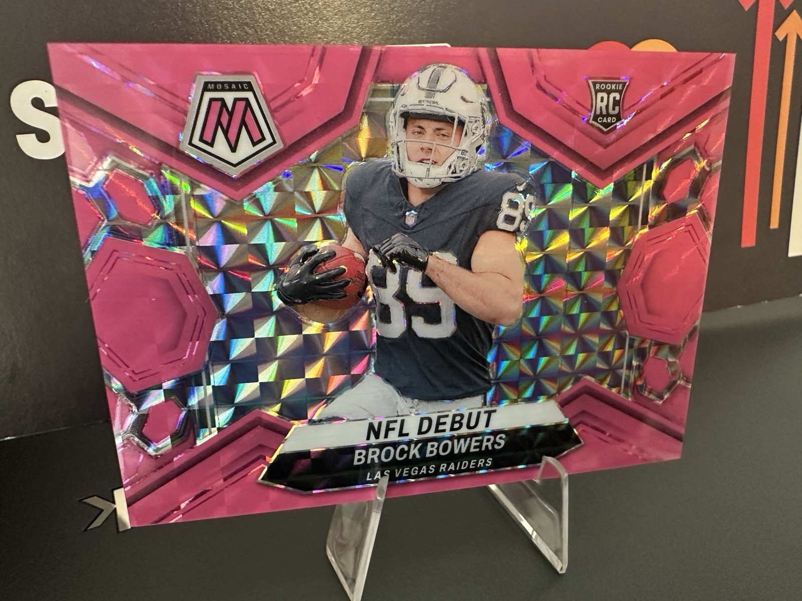 2024 Panini Mosaic /10 Brock Bowers #286 * Pink Fluorescent * RC SSP Case Hit