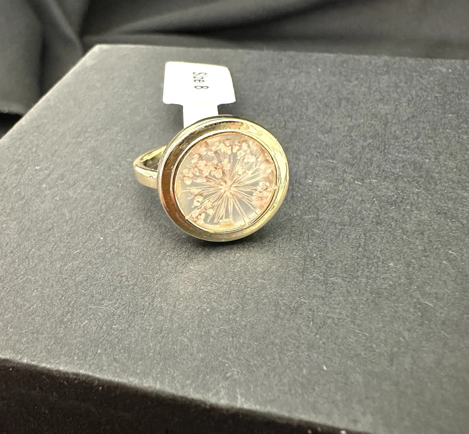 Anillo Anthropologie Flor Preservada Talla 8 Foto 3 de 3