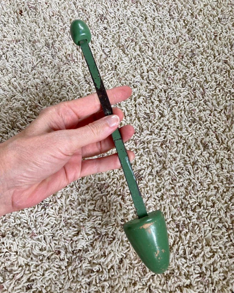 Camilla molde madera verde y metal forma de inserción de árbol de zapatos antigua vintage Foto 3 de 4