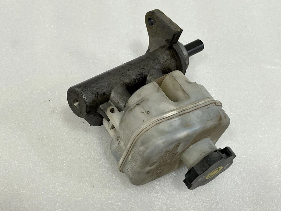 Chevrolet Colorado 2006 cilindro maestro de freno con depósito Foto 2 de 2