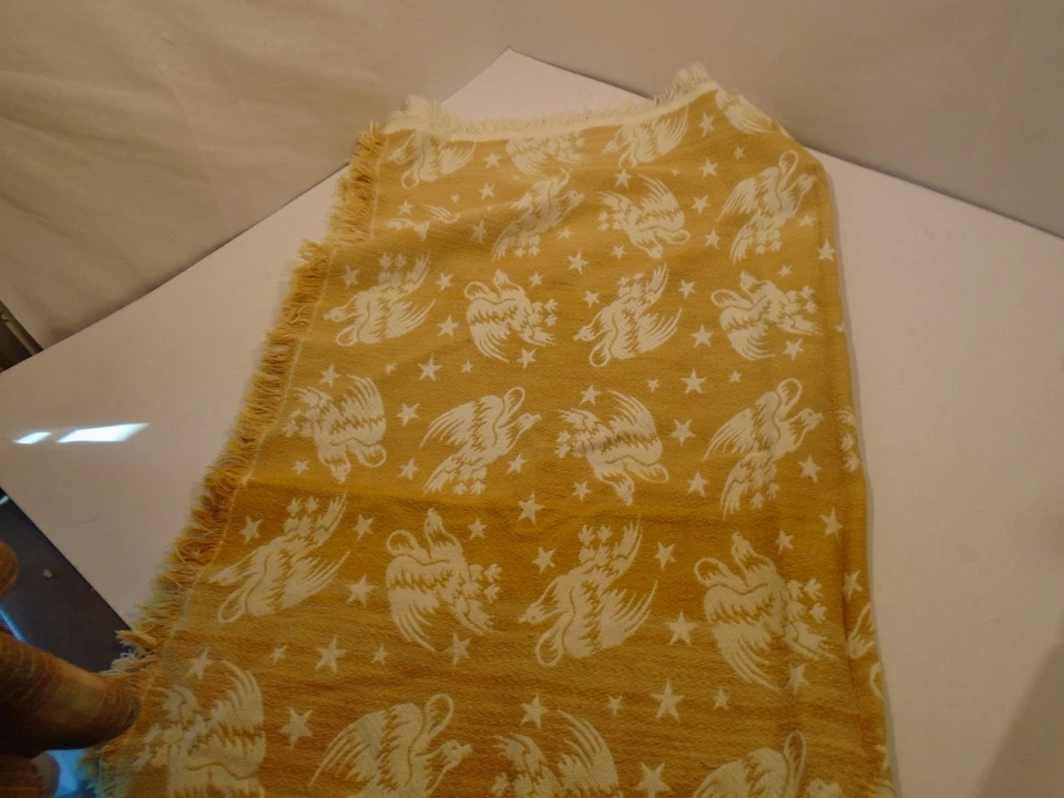 Vintage gold throw/eagles/stars/reversible/fringe.Colonial ,Patrotic 46" x46" - Image 3 of 4