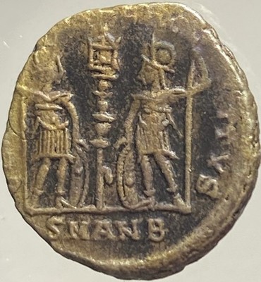 Ancient Roman Coin Emperor Constantine II 330-336AD 2 Soldiers Gloria Exercitas