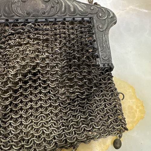 Antico portamonete tedesco a rete in argento. Motivi floreali decorati 4”x4” - Foto 4 di 14