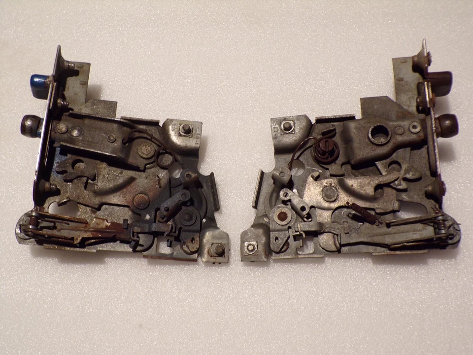 1949-1951 Chevy Buick Pont Olds Door Latches, P/Ns: 4560814 (RH) & 4560815 (LH) — 第 2/4 张图片
