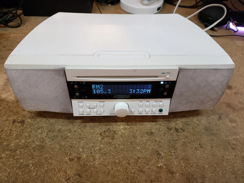 Cambridge Soundworks Radio CD-745 AM/FM CD/AUX Alarm Clock - Tested - Image 2 of 4