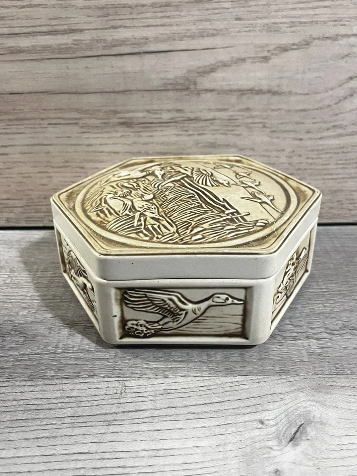 Plato de cerámica cubierto con forma de hexágono con gansos patos Avon para baratija Foto 3 de 4