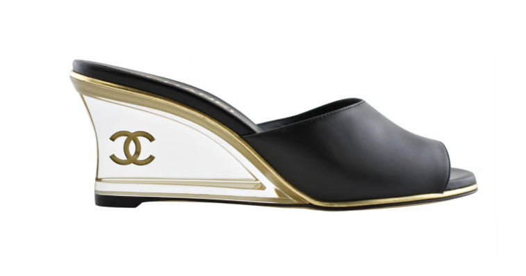 【CHANEL】Mules ミュール シンプル エレガント 上品 Chanel 20S Black Lambskin Clear Gold CC Mules Slide Backless