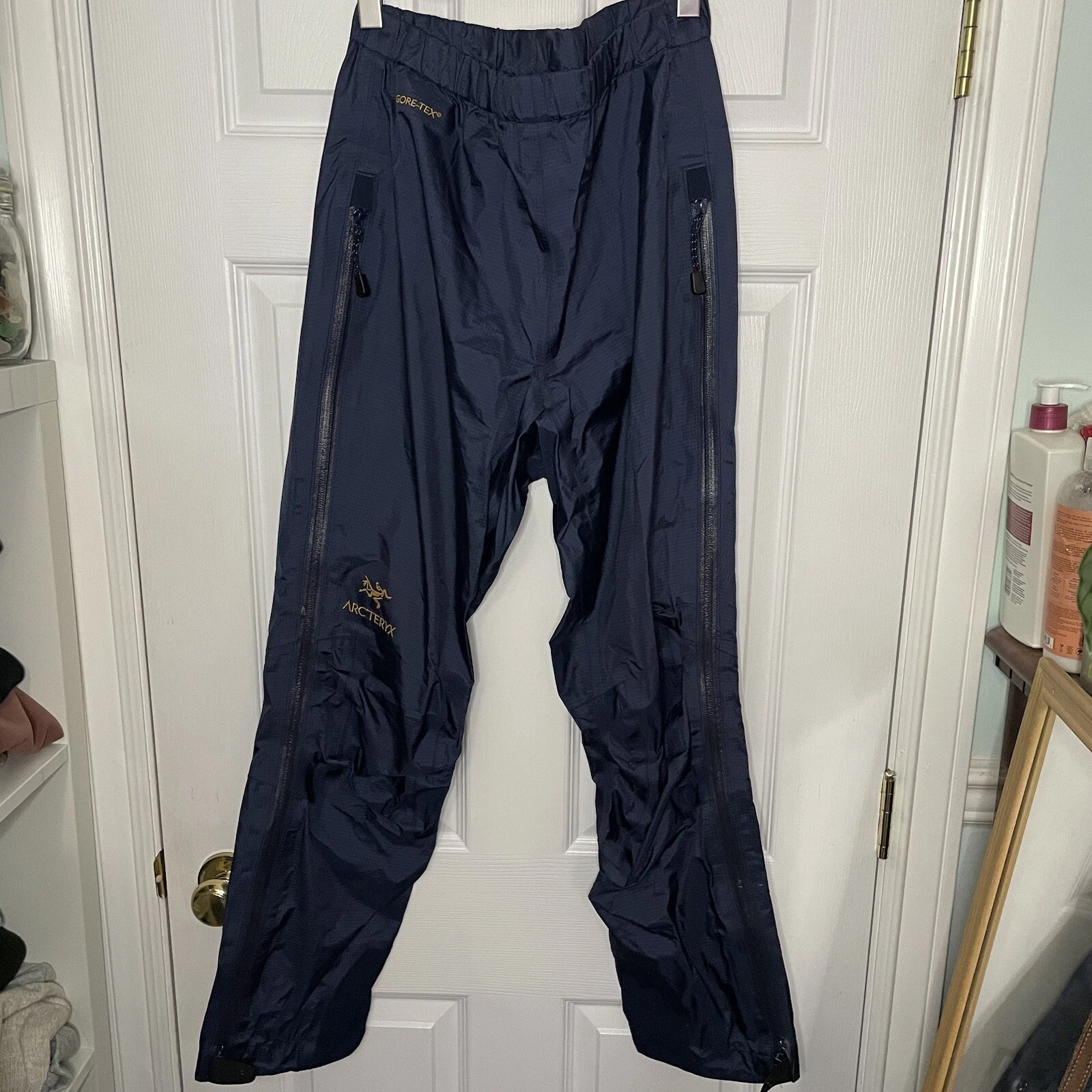 Arc’teryx Gore-tex EUC Waterproof Blue Ski Snowboard Rain SnowPants Medium
Opens in a new window or