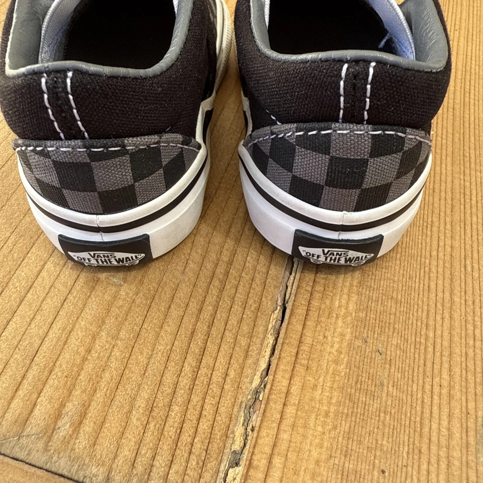 Zapatos sin cordones gris a cuadros para bebé niño pequeño Vans talla 4, usados en excelente estado Foto 4 de 4
