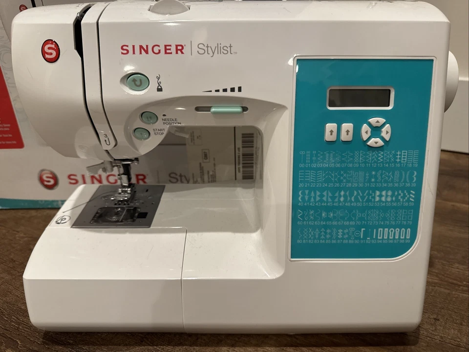 SINGER STYLIST 7258 COMPUTERIZED SEWING MACHINE - PREOWNED -W/BOX. No Foot Pedal - Image 2 of 4