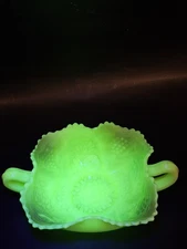 SCARCE FENTON POND LILLY COLOR STAINED CUSTARD GLASS