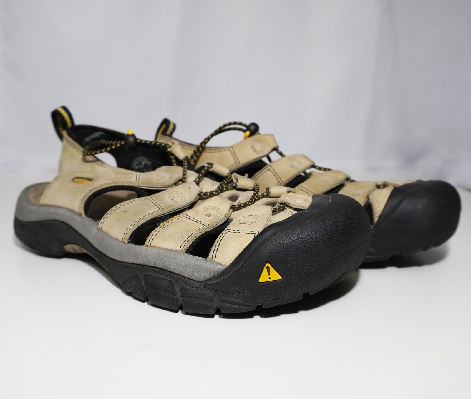 Keen Beige Womens US 9 Newport Suede Sandals Bungee Rope Pull Waterproof Hiking