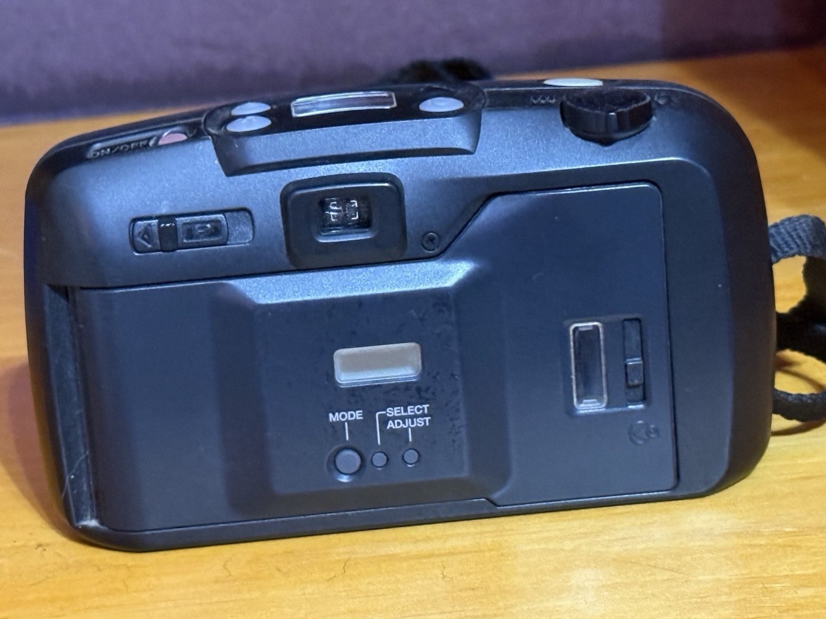 Pentax Espio 70-E 35mm Point & Shoot Film Camera 38-170mm Zoom