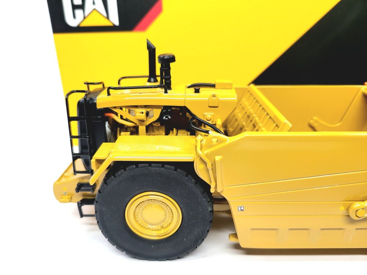 Caterpillar Cat 637K Scraper with Coal Bowl - CCM 1:48 Scale Caterpillar Cat 637K Scraper with Coal Bowl - CCM 1:48 Scale
