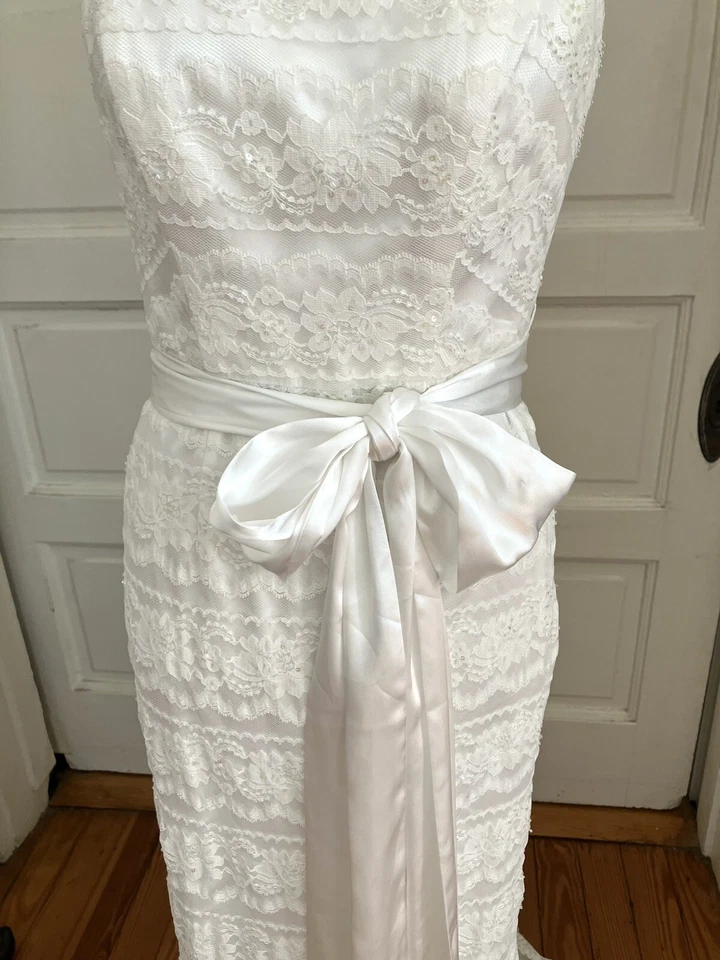 Vestido de novia David de Galina talla 2 marfil aline ajustado sin tirantes con cuentas Foto 3 de 4