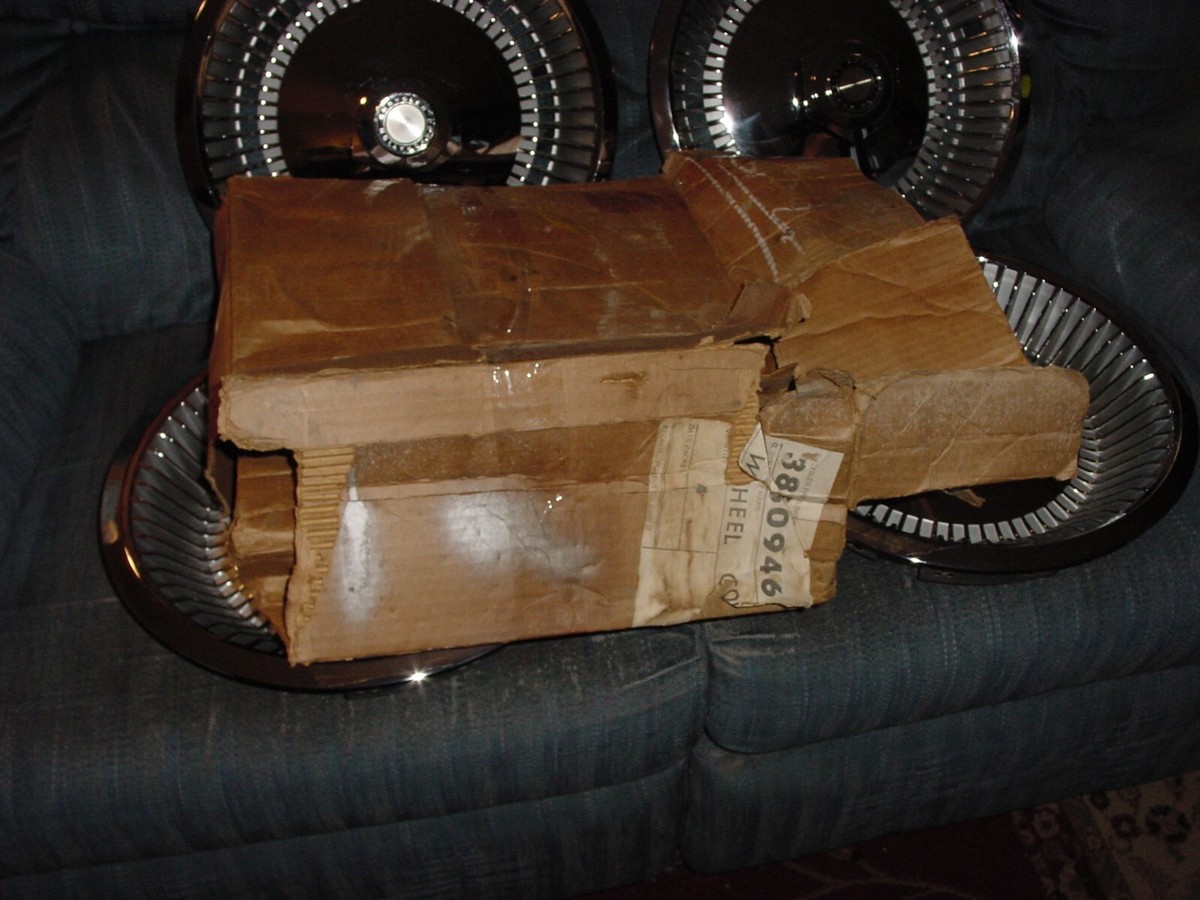 NOS 1979 Dodge Chrysler CORDOBA Hubcap Wheel Cover 3699496 NOS 1979 Dodge Chrysler CORDOBA Hubcap Wheel Cover 3699496