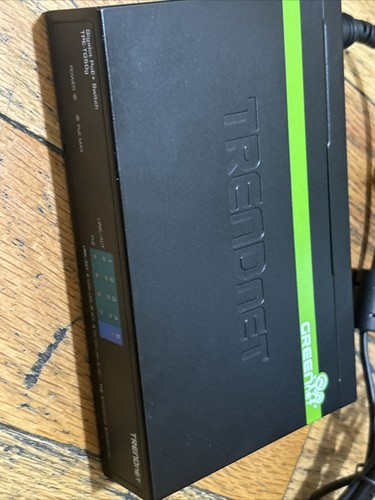 TRENDnet - 5-Port Gigabit PoE+ Switch TPE-TG50g - Picture 2 of 4