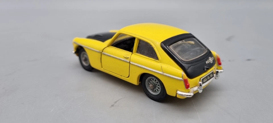 Modellautos 1:43 Corgi MGC GT gelb-schwarz - Bild 3 von 4