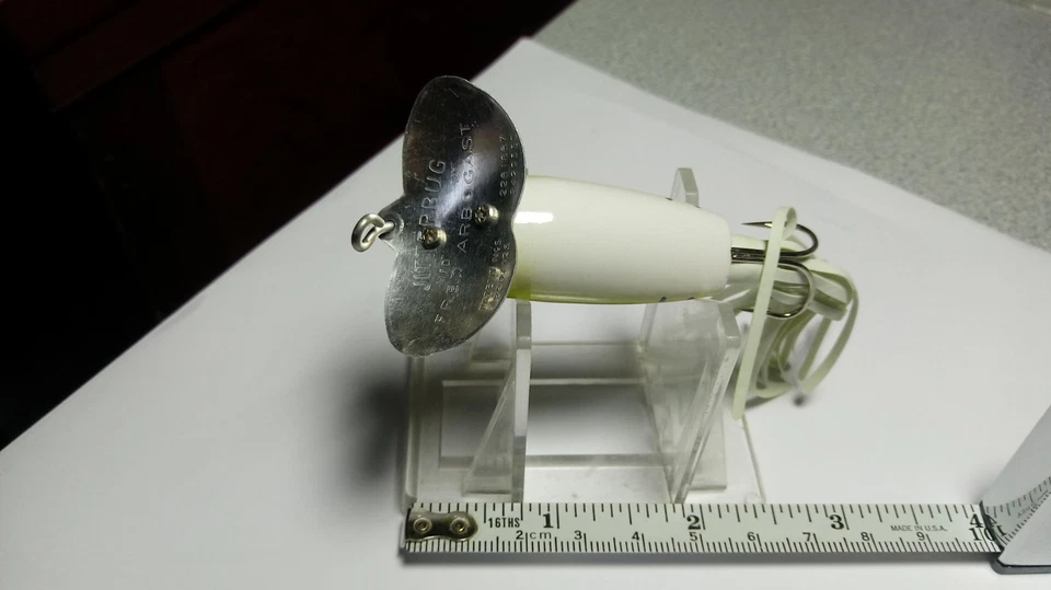 ARBOGAST,==RESISTENTE==JITTERBUG SIN MALEZAS===COMO NUEVO====PATRÓN DE RANA/FALDA BLANCA Foto 3 de 4