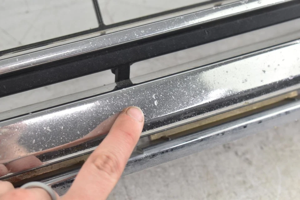 2016 GMC Yukon XL Grille Chrome Surround SLE Used - Pitting in Chrome - Image 3 of 4