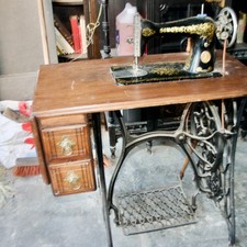 machine a coudre singer sur table fabriquée en Ecosse et numéroté