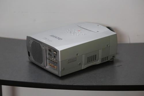 Sanyo PLC-XP56 Projector - Picture 3 of 12