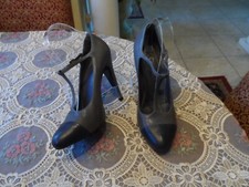 Chanel Gray/Navy Blue Lamb Leather "T" Strap Heeled Pumps w/Cap Toe Size 40 -10