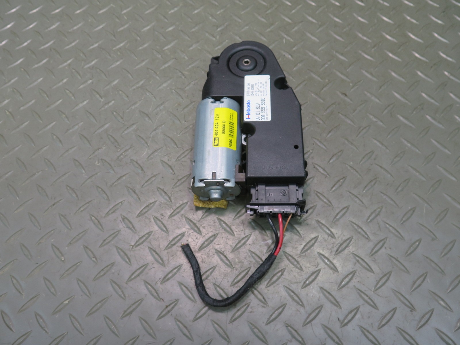 2006-2012 BENTLEY FLYING SPUR FRONT RIGHT SUNROOF MOON ROOF SHADE POWER MOTOR